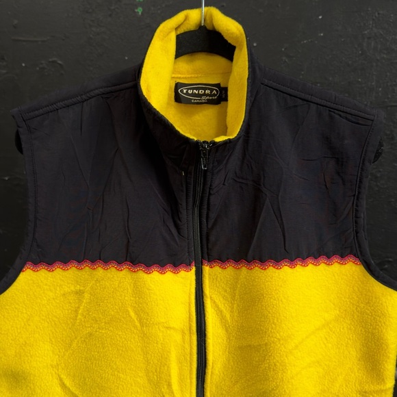 Vintage Tundra Fleece Vest - Picture 2 of 12
